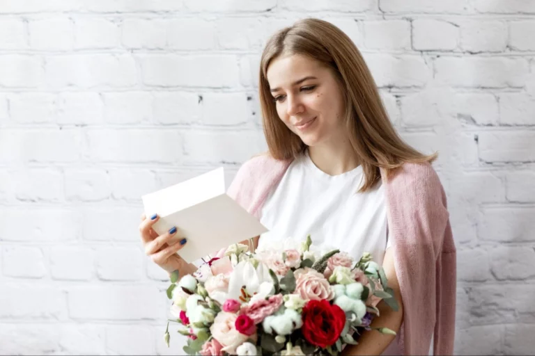 How to Craft a Heartfelt Happy Birthday Flowers Message for Her